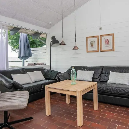 Hotel 6 Person In