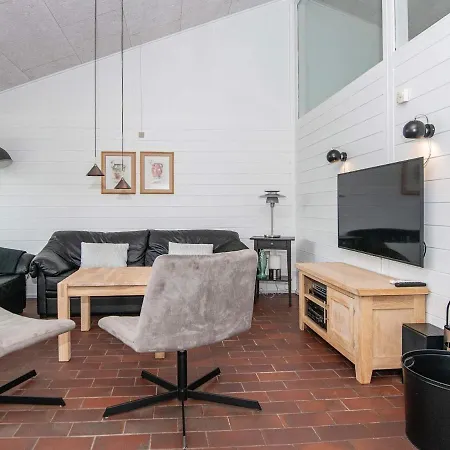 酒店 6 Person In 3*